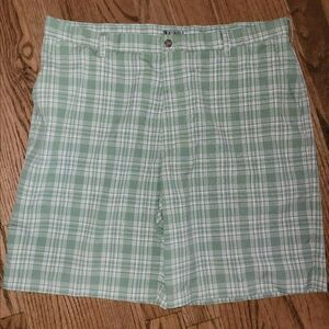 IZOD GOLF Athletic Plaid Casual Shorts Men's Size 40
